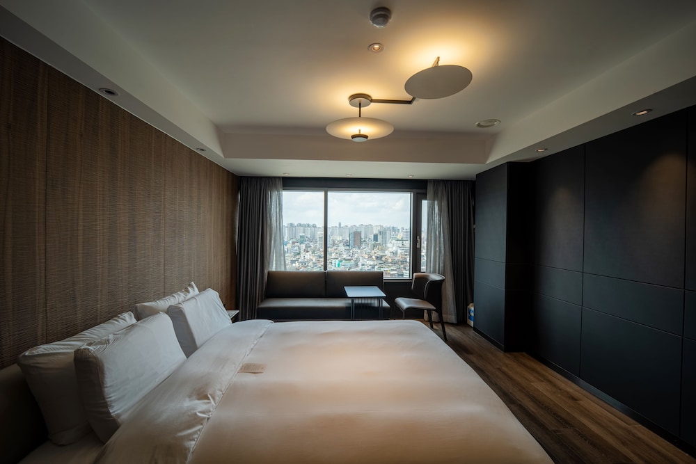 Superior Queen, 1 Queen Bed photo 2