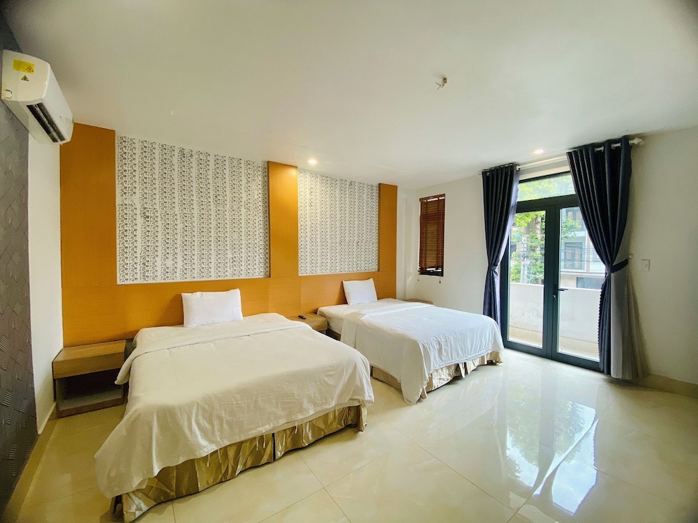 Comfort Quadruple Room, Balcony, Courtyard View
