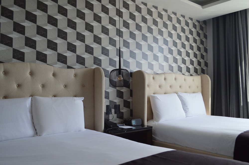 Deluxe Double Room, 2 Queen Beds photo 3