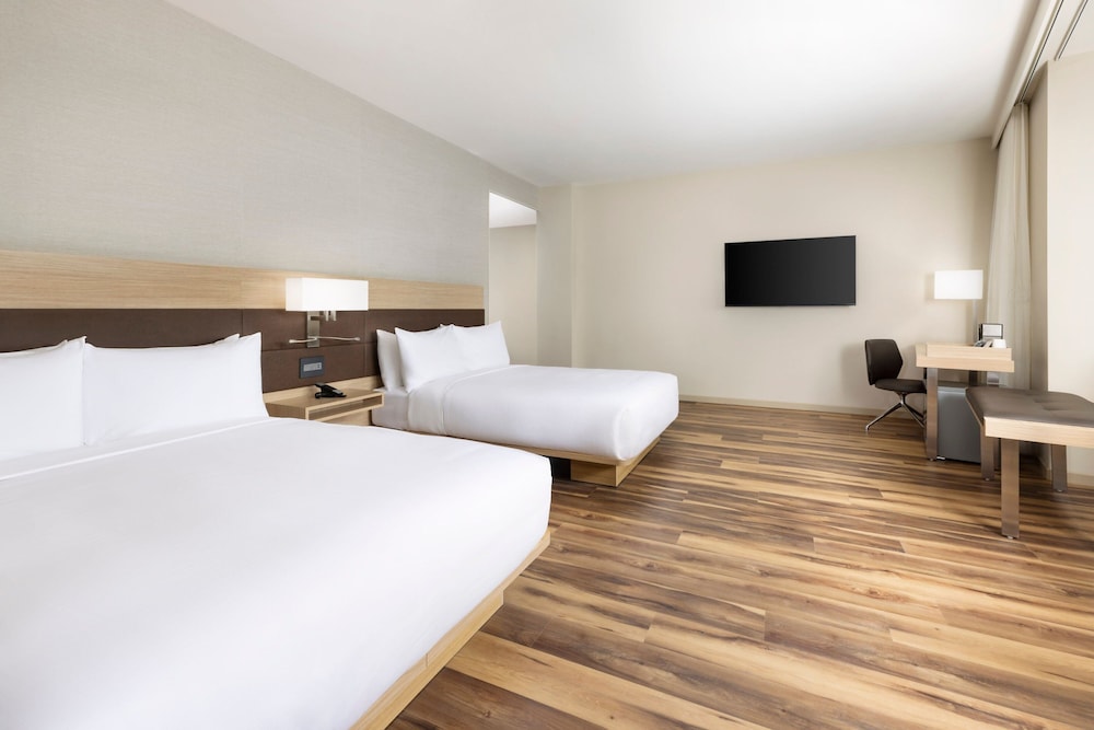 Deluxe Room, 2 Queen Beds, City View (Mobility Accessible, Roll-In Shower) photo 1