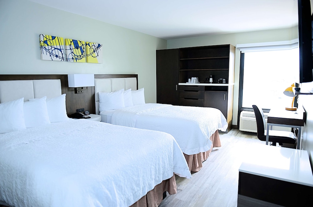 Deluxe Room, 2 Double Beds, Non Smoking (Walk-in Shower) photo 1