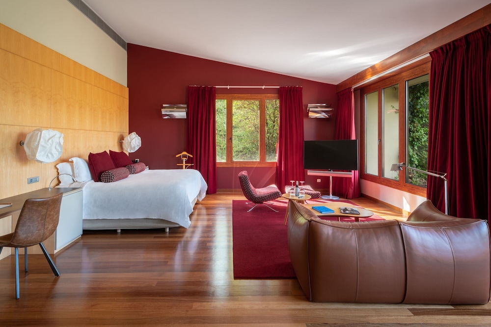 Suite, 1 Bedroom - Photo 13