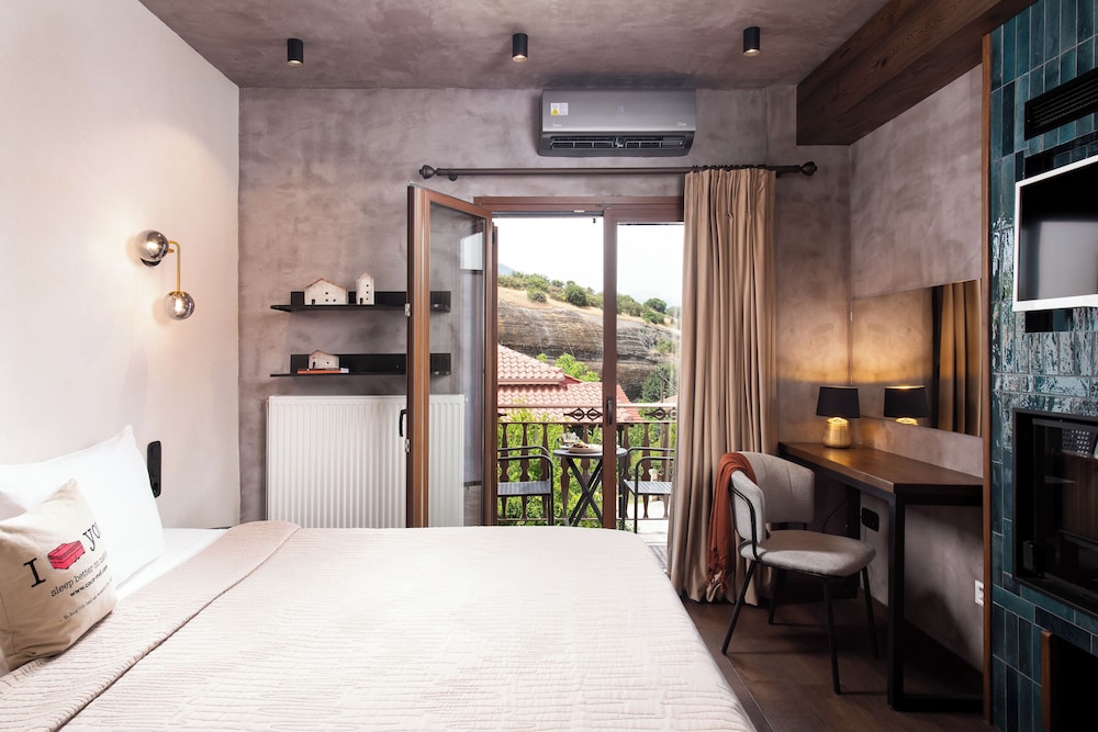 The Sauna Suite with Fireplace & Steam Shower photo 2