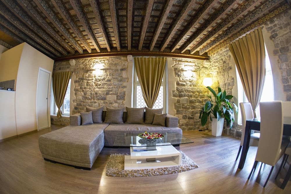 Deluxe Apartment, One Bedroom, View on Imperial Square Peristil