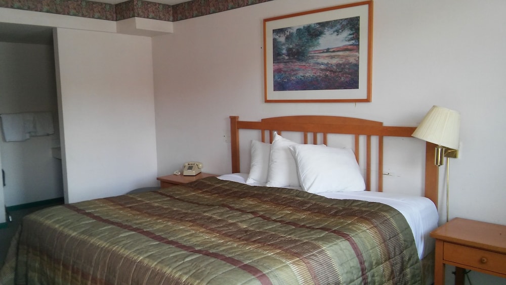 Standard Single Room, 1 Queen Bed, Non Smoking - Photo 2