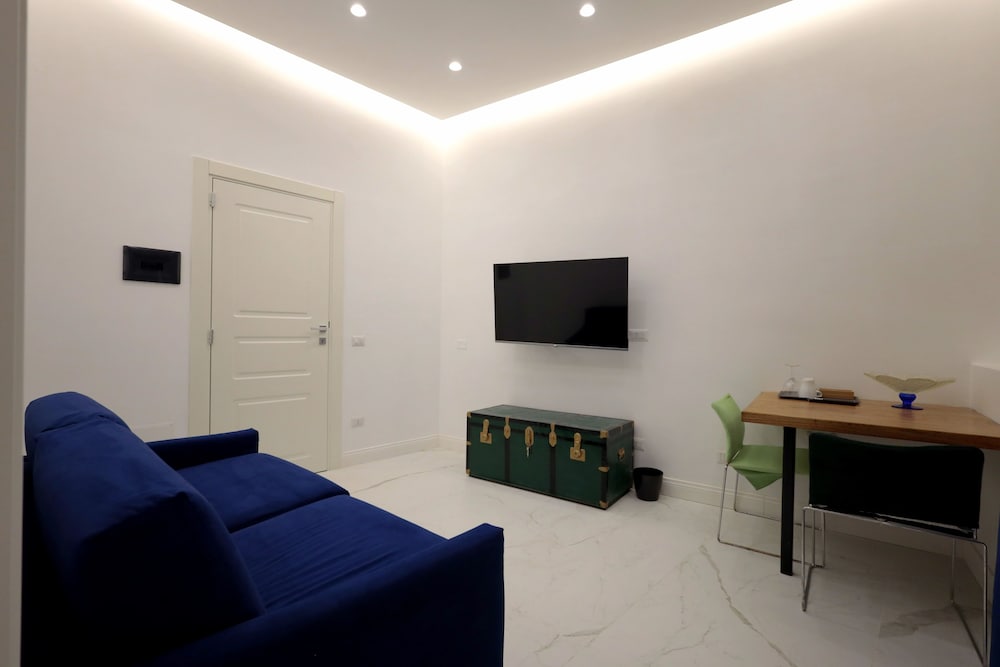 Deluxe Apartment, Balcony, Courtyard View