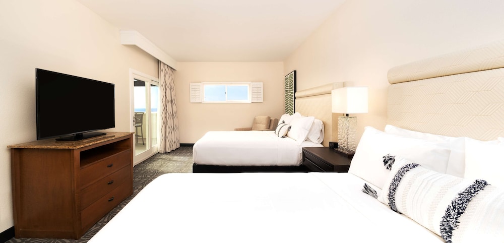 Suite, 2 Queen Beds, Accessible, Ocean View (Roll-In Shower)