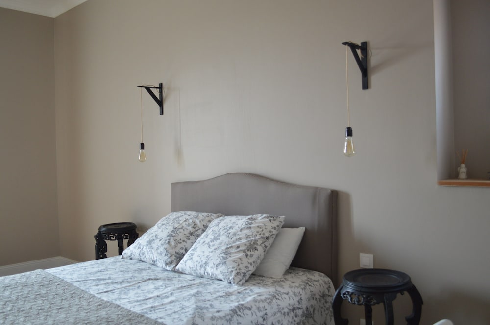 Room (The garden side)