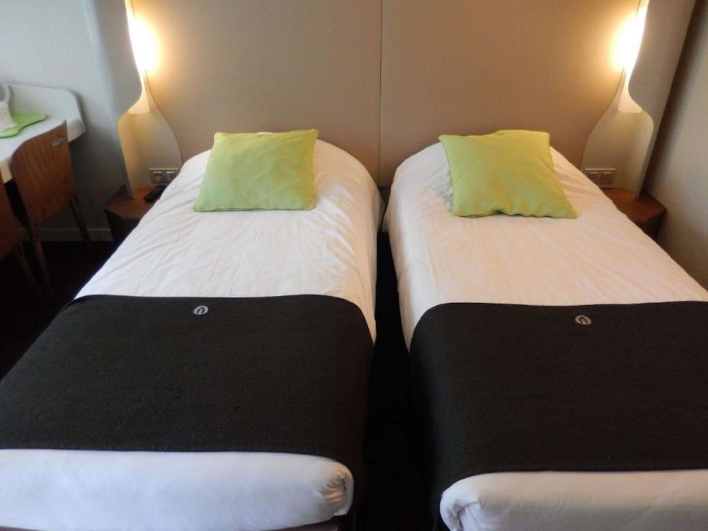 Standard Room, 2 Twin Beds - Photo 1