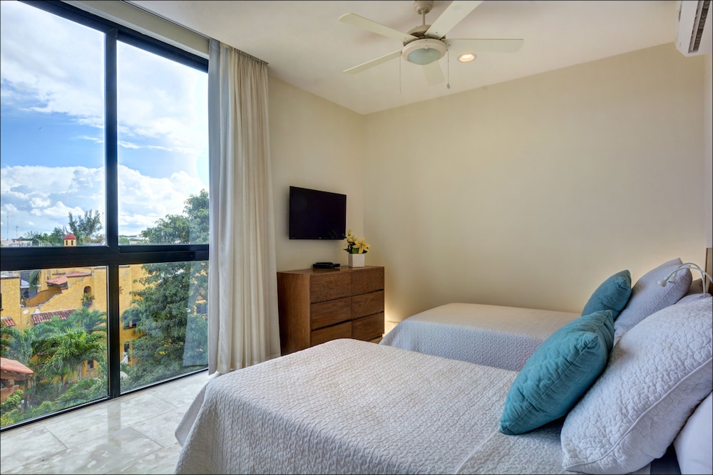 Basic Condo, 2 Bedrooms, Non Smoking, Balcony