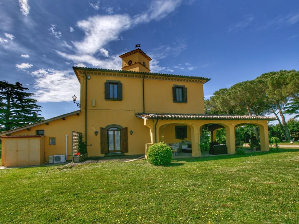 Villa photo 1