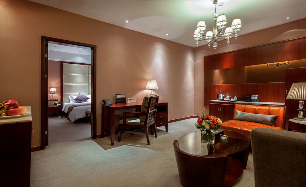 Grand Deluxe Suite photo 3
