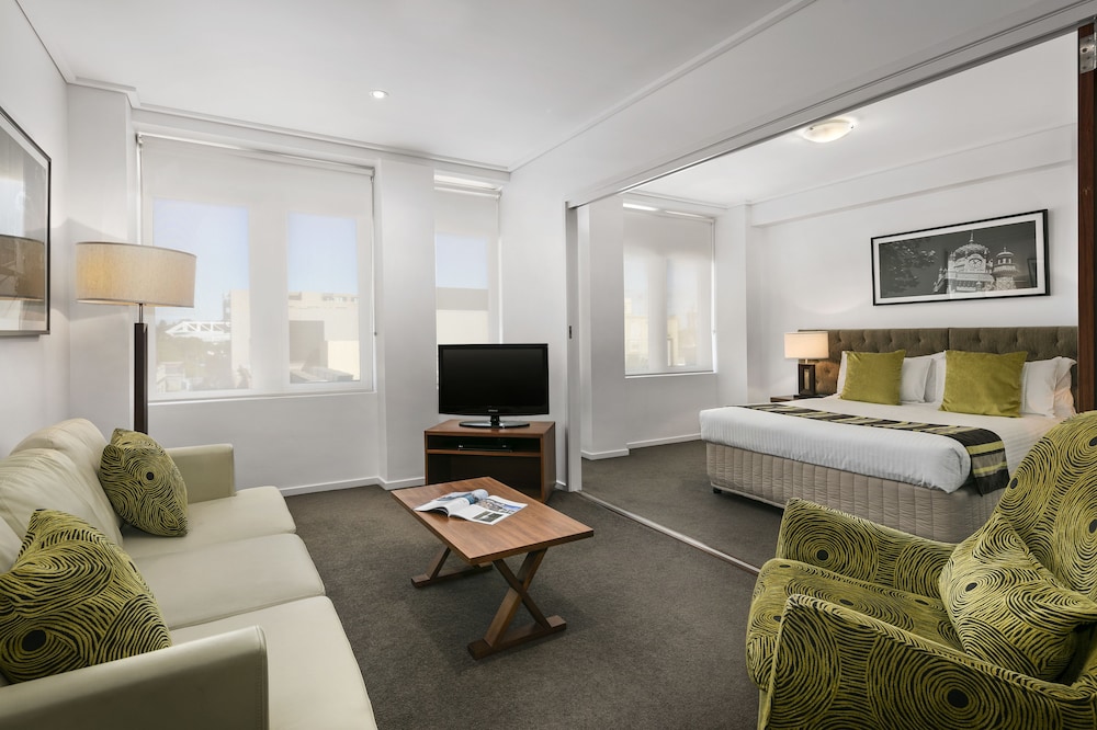 Two Bedroom Deluxe Apartment - Photo 6