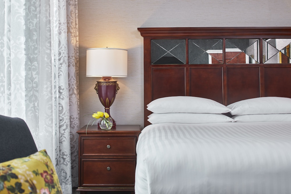 Deluxe Room, 1 King Bed - Photo 5