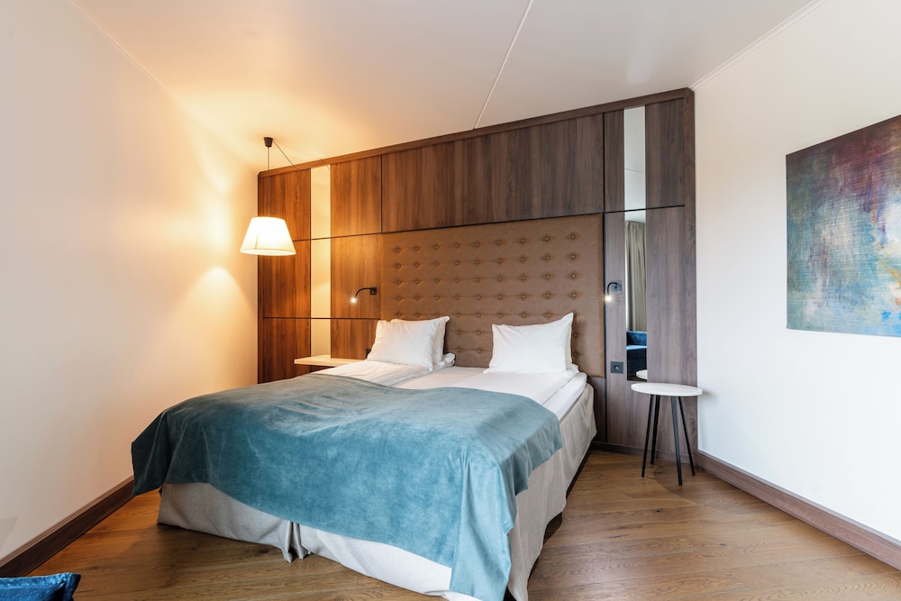 Deluxe Room, Multiple Beds, Non Smoking - Photo 2