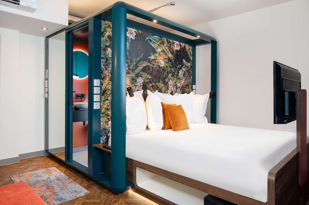 Premium King Room - Photo 5