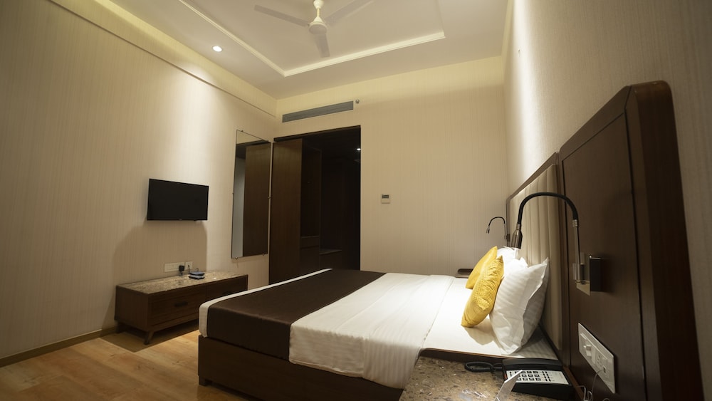 Deluxe Room - Photo 5