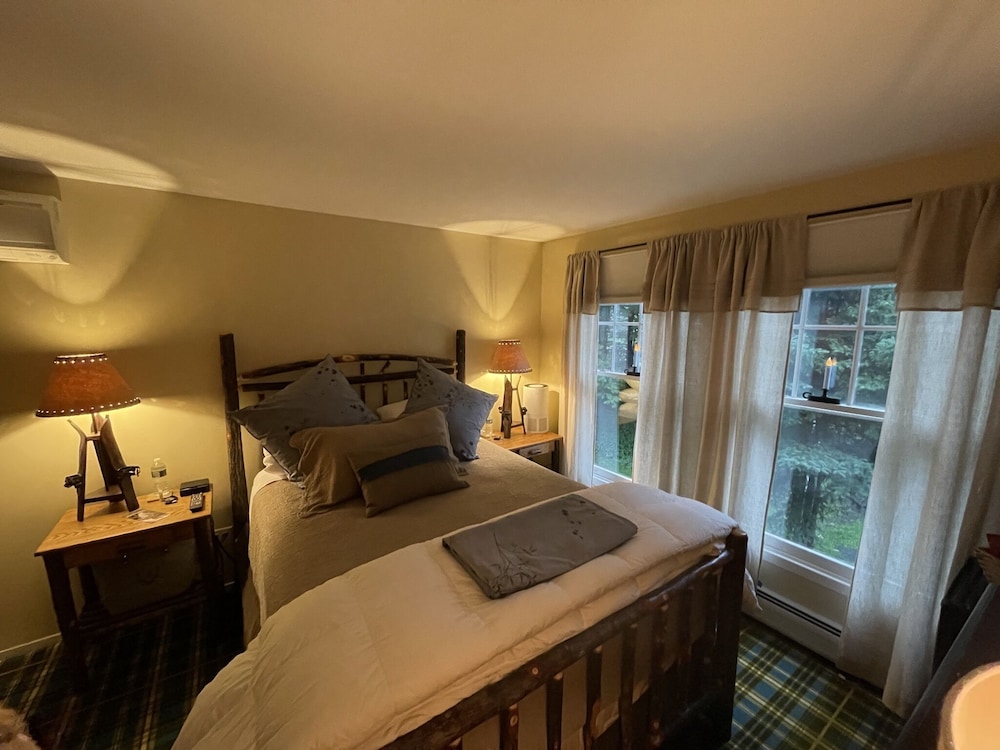 Classic Room, 1 Queen Bed - Skiing Included photo 3