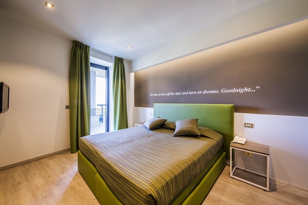 Double or Twin Room, Balcony (Grotte di Catullo 1st floor) - Photo 1
