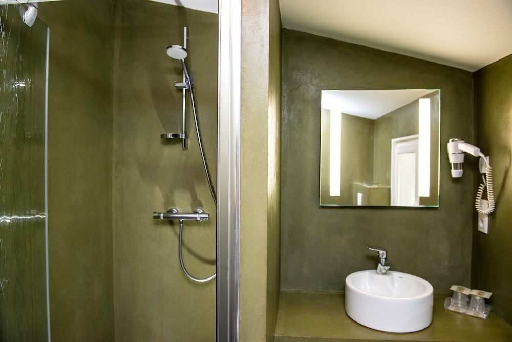 Standard Triple Room, 1 Bedroom, Balcony photo 2