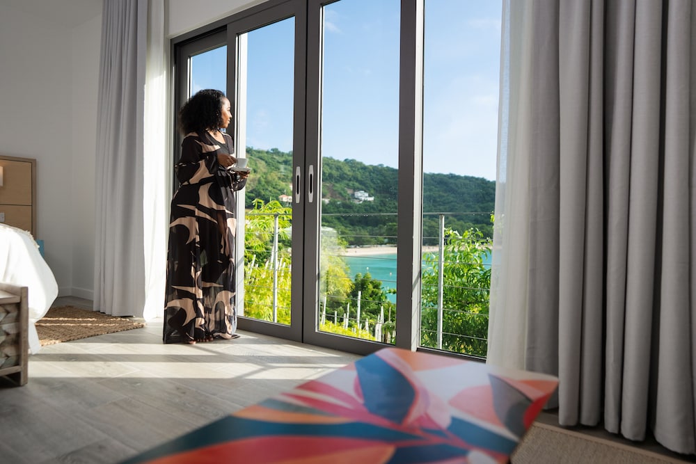 Deluxe Studio Suite, 1 King Bed, Ocean View