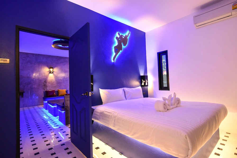 Family Quadruple Room, 2 Bedrooms, Bathtub