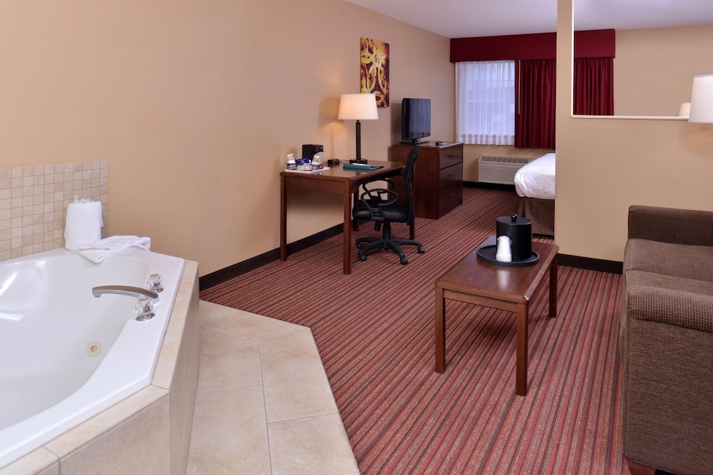 Suite, 1 King Bed, Non Smoking, Jetted Tub (with Sofabed) - Photo 2
