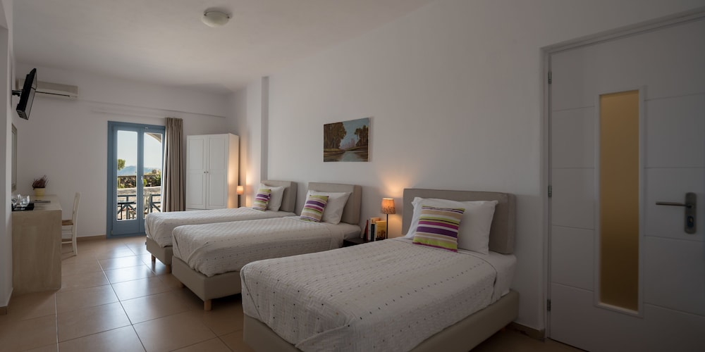Standard Triple Room - Photo 1