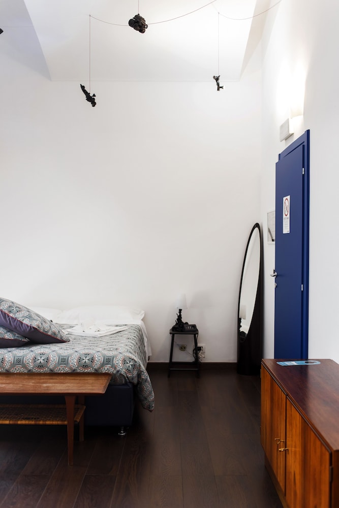 Exclusive Double Room, 1 Queen Bed, Private Bathroom, Courtyard View photo 3