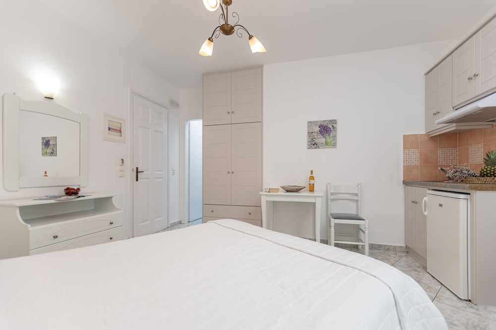 Basic Studio, Ocean View (2 Adults) photo 2