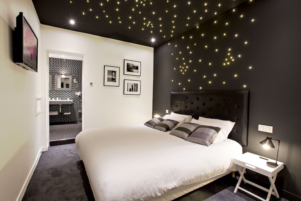 Deluxe Suite, Jetted Tub