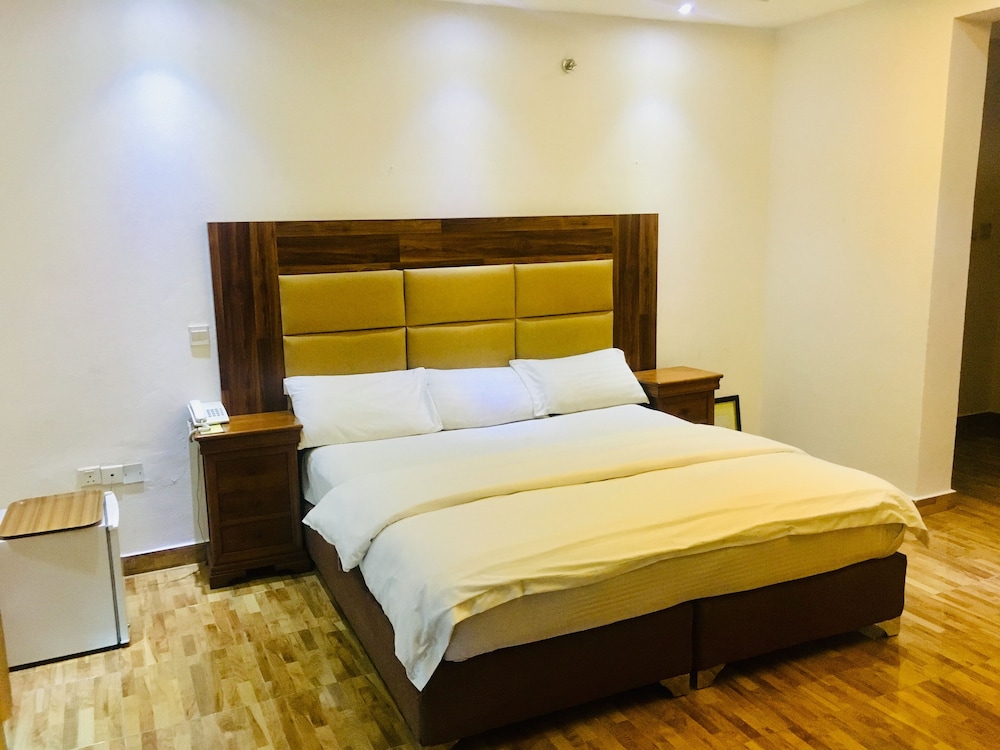 Executive Room - Photo 1