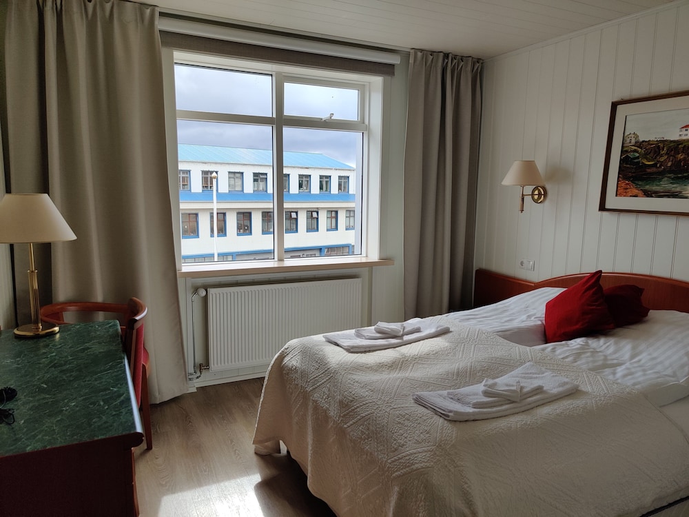 Double Room, 1 Queen Bed, Private Bathroom photo 3
