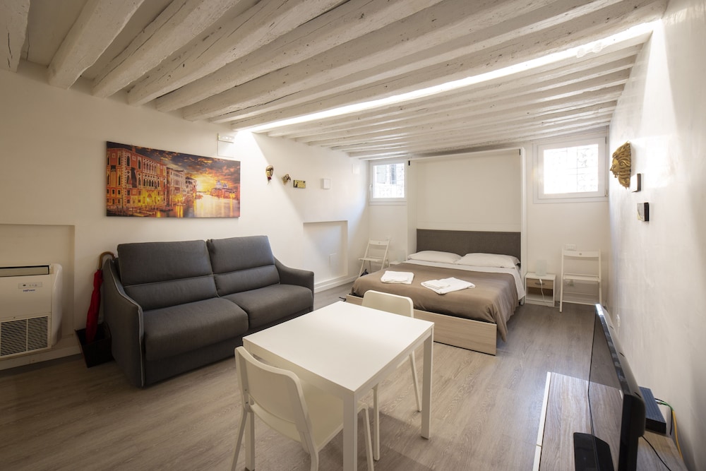 Basic Apartment photo 1