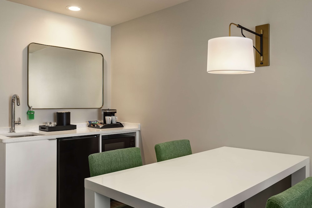Suite, 1 Bedroom, Accessible, Patio (Hearing Accessible)