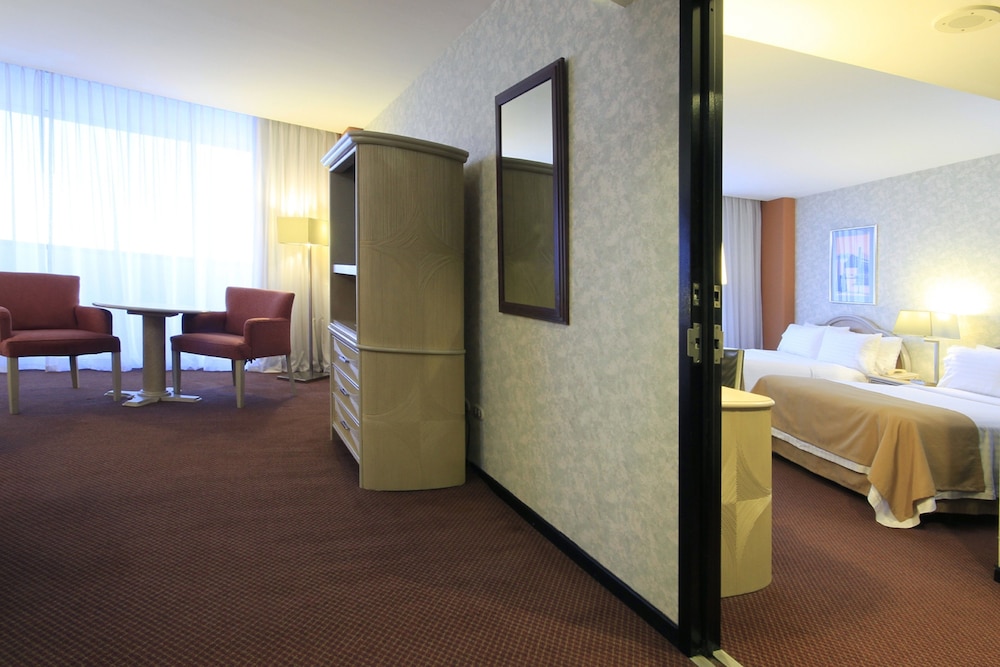 Suite, 1 Bedroom (Dining)
