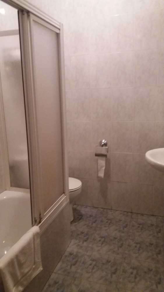 Single Room, Shared Bathroom photo 2