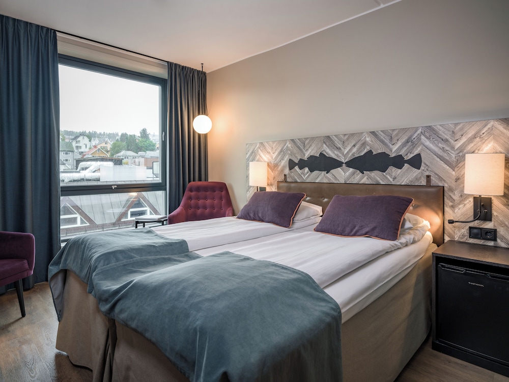 Standard Room, 1 Queen Bed, Non Smoking - Photo 2
