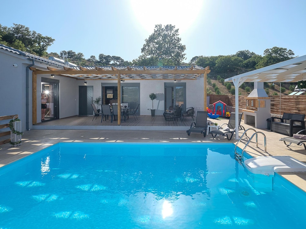 Villa photo 2