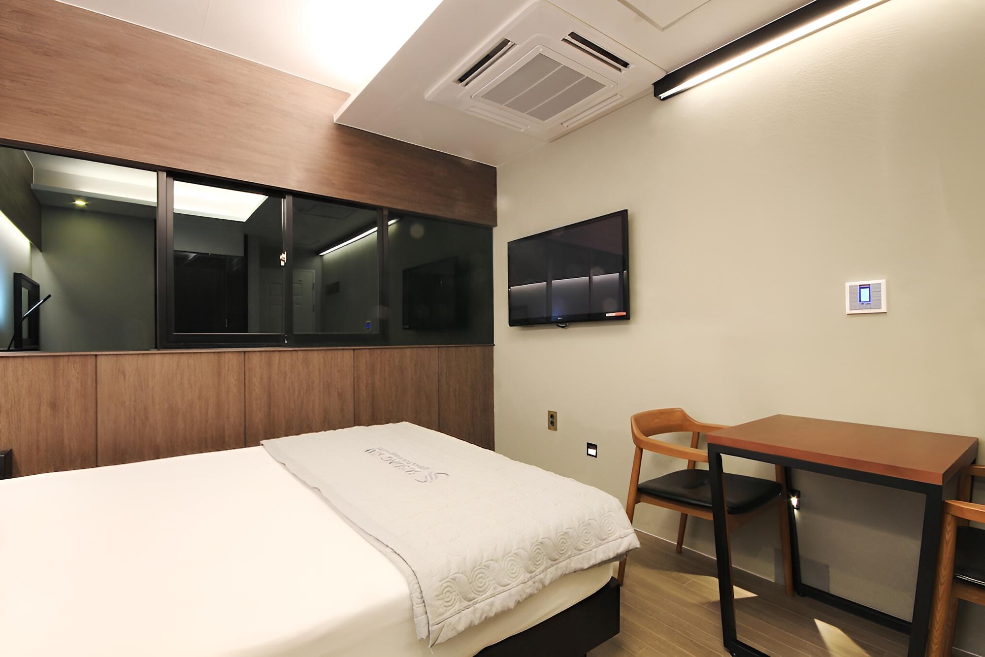Room (Standard Room) - Photo 15