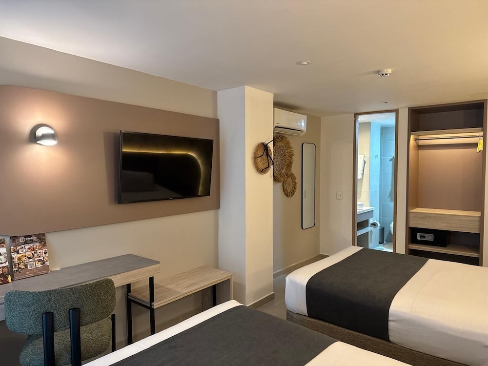 Standard Twin Room - Photo 2