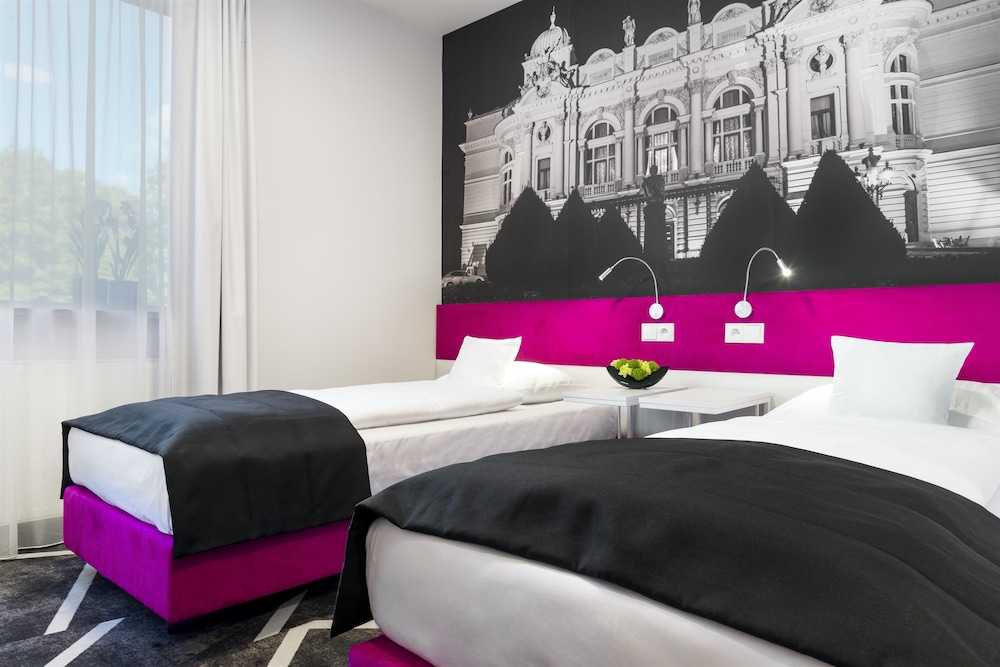 Premium Room, 2 Twin Beds, Non Smoking, Refrigerator - Photo 12