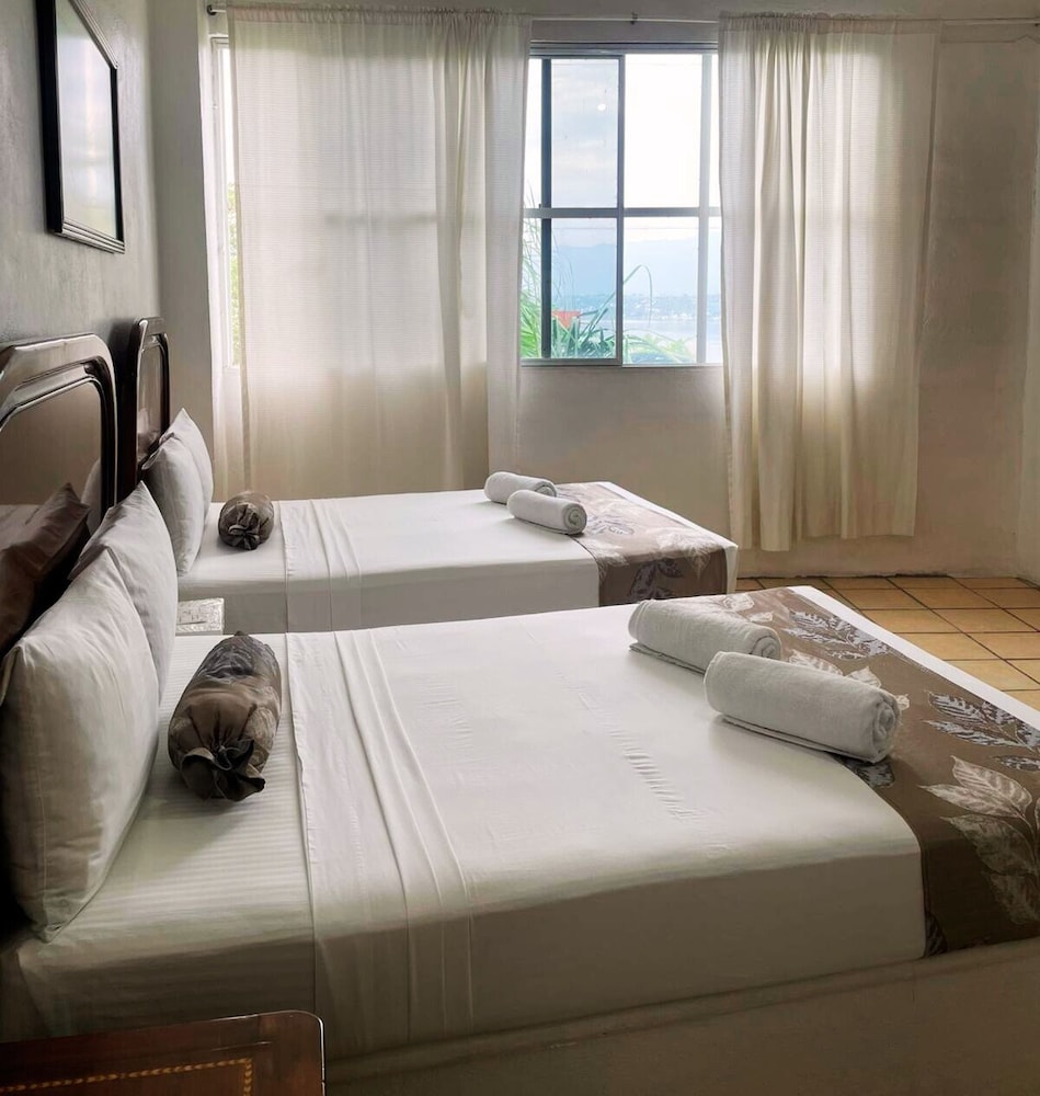 Quadruple Room, Lake View
