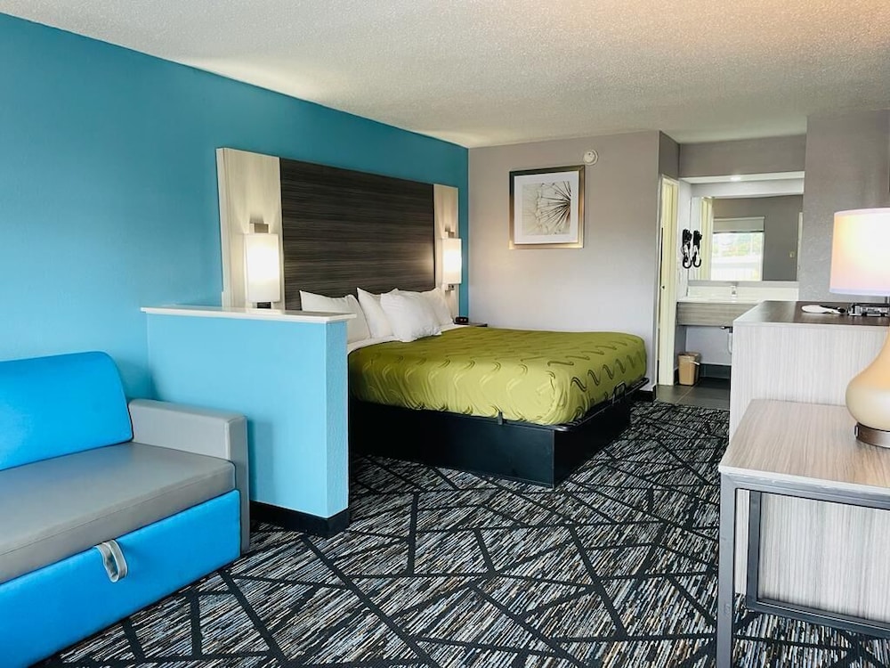 Standard Room, 1 King Bed, Non Smoking - Photo 2