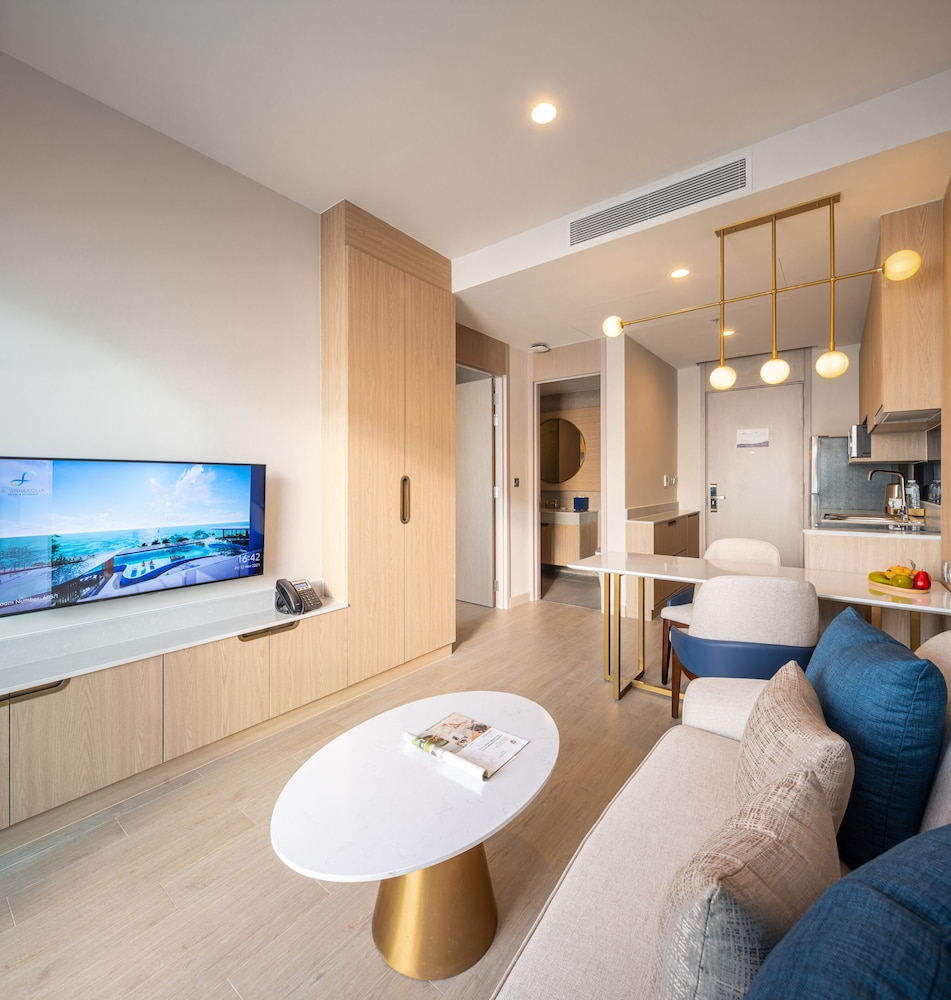 One Bedroom Suite - Photo 8