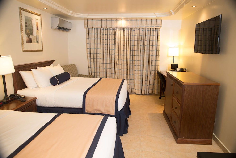 Standard Room, 2 Queen Beds, Non Smoking - Photo 5