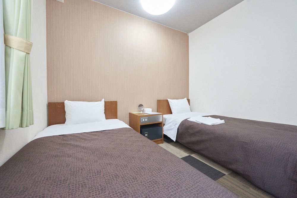 Economy Twin Room, Non Smoking photo 3