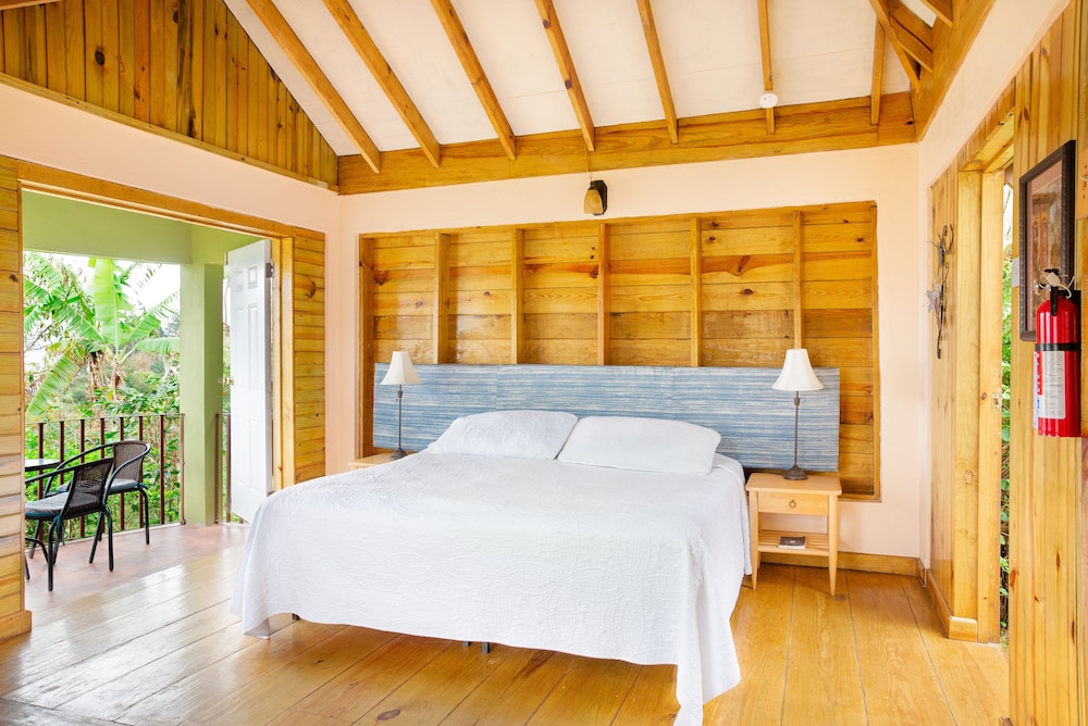 Deluxe Quadruple Room, 1 King Bed With Sofa Bed, Non Smoking (Butterfly Cottage) photo 2