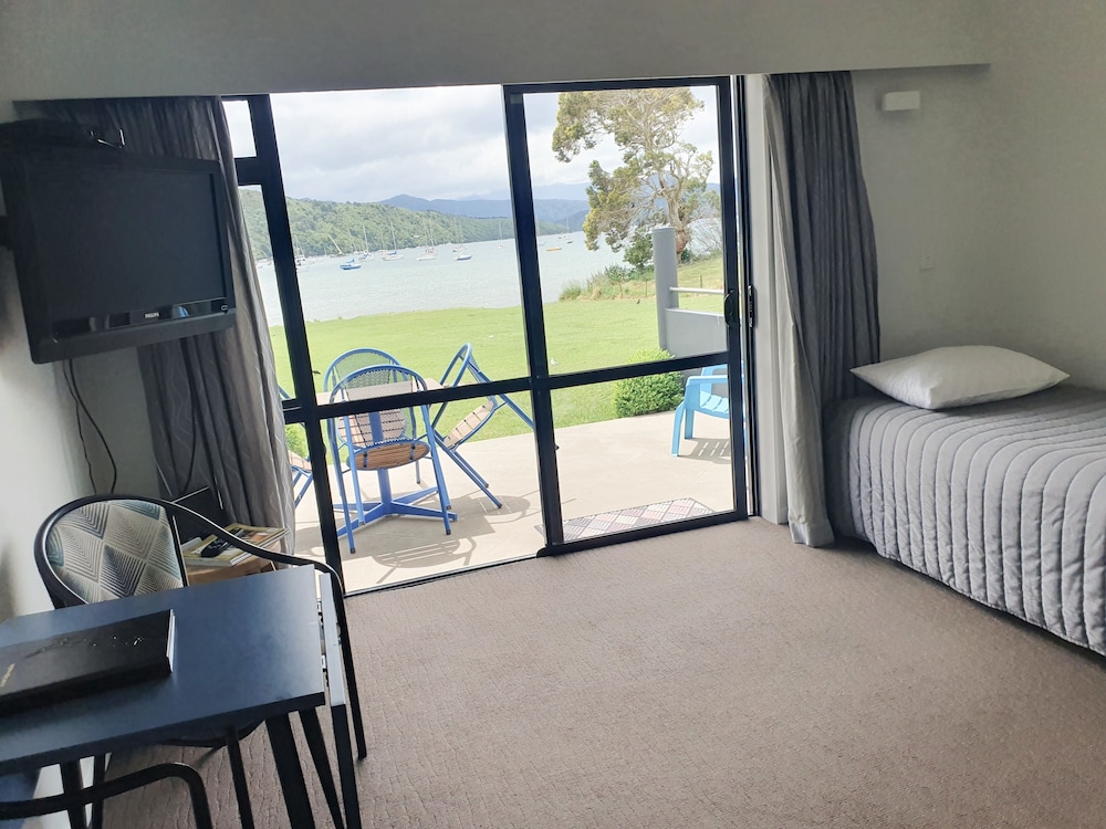 Standard Suite, 1 Bedroom, Non Smoking, Kitchen (on Waterfront) photo 2