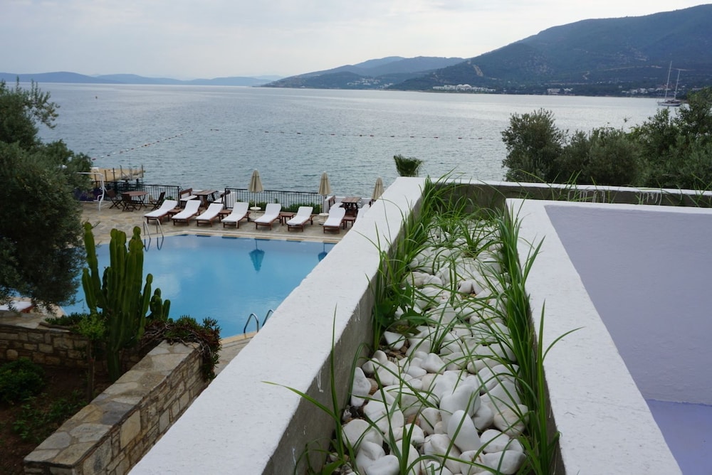 Deluxe Suite, Sea View - Photo 1